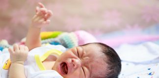 छोटे बच्चों में स्टार्टल रिफ्लेक्स छोटे बच्चों में स्टार्टल रिफ्लेक्स