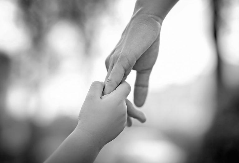 hands on vs hands off parenting