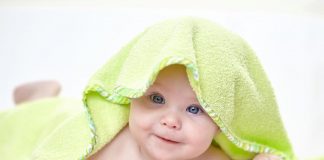4 महीने के बच्चे के लिए 10 डेवलपमेंटल एक्टिविटीज 4 महीने के बच्चे के लिए 10 डेवलपमेंटल एक्टिविटीज