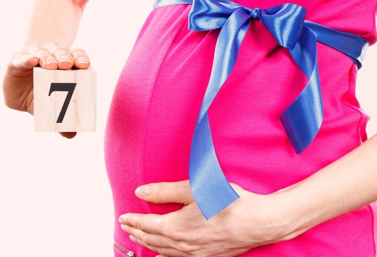गर्भधारणेचा ७वा महिना – लक्षणे, शारीरिक बदल आणि काळजी