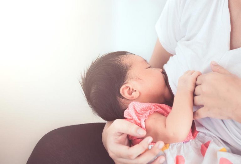 What Is a Dream Feed & How to Do It Rightly
