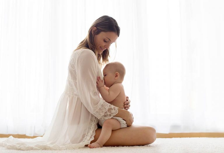 10 Tips for Breastfeeding With Large Breasts