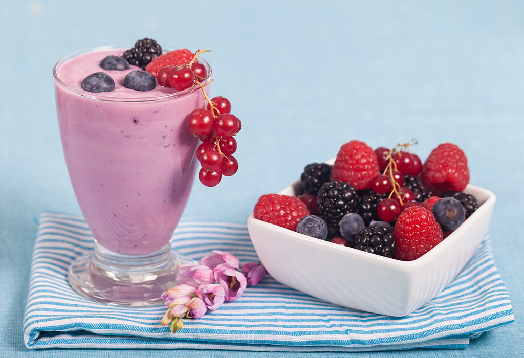 Fruit and yogurt smoothie
