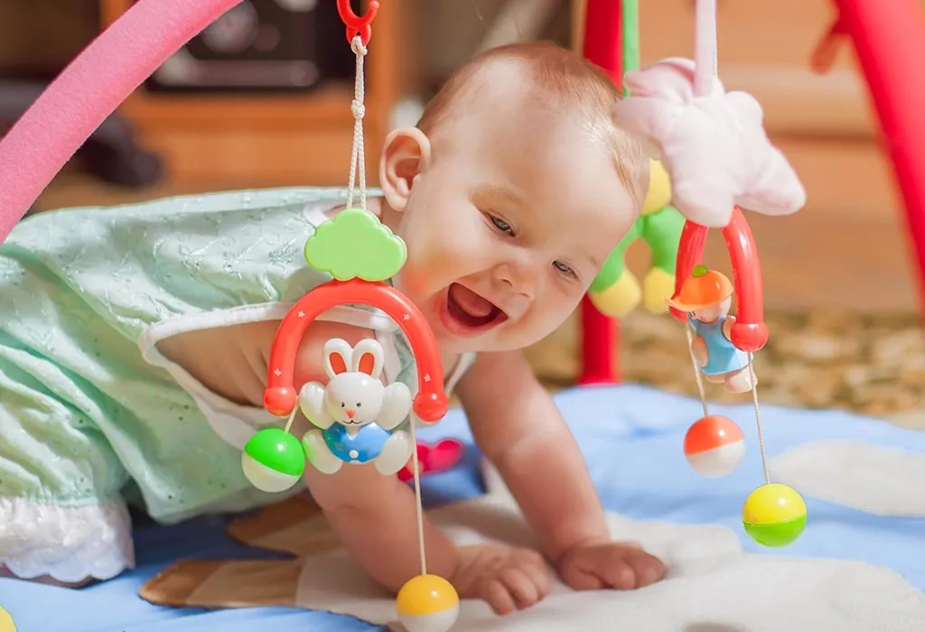 तुमच्या बाळाशी खेळत रहा