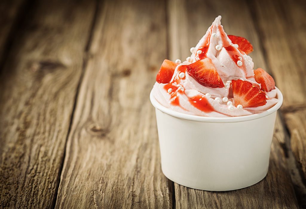 Frozen Yoghurt With Strawberries