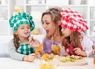 बच्चों के लिए 10 हेल्दी और टेस्टी फ्रूट सलाद रेसिपी