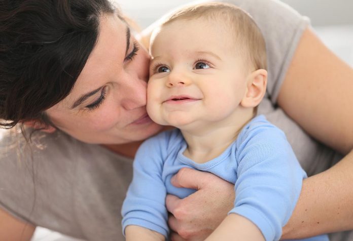 6 महीने के शिशु की देखभाल के लिए प्रभावी टिप्स