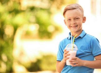 क्या बच्चों के लिए प्रोटीन शेक पीना सुरक्षित है?