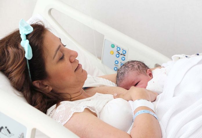 Can a Mother Continue Breastfeeding If Her Child Has Jaundice?