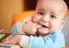 टीथिंग बेबी या दाँत निकलते समय बच्चों को सुलाने के 7 टिप्स और अन्य जानकारियां