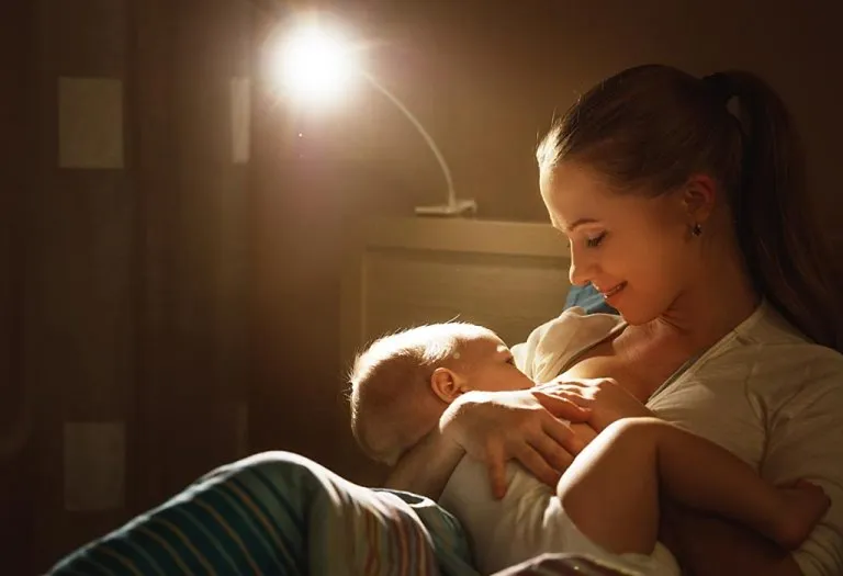Breast Compression While Breastfeeding - Benefits and Techniques