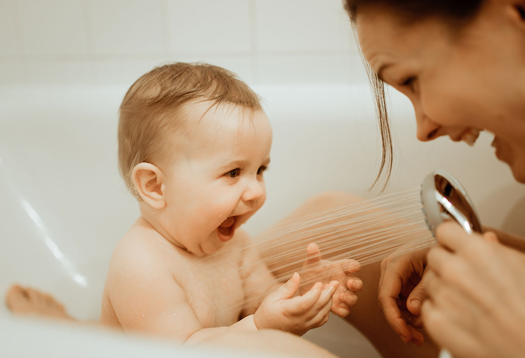 what is the best time to bathe a newborn baby