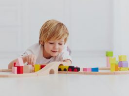 2 साल के बच्चे के लिए 25 मजेदार एक्टिविटीज 2 साल के बच्चे के लिए 25 मजेदार डेवलपमेंटल एक्टिविटीज