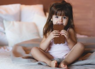 बच्चों के लिए चॉकलेट - फायदे, साइड इफेक्ट्स और मजेदार तथ्य