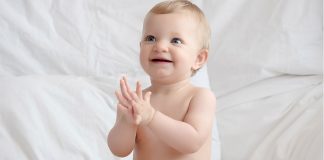 शिशुओं का ताली बजाना – डेवलपमेंटल माइलस्टोन (क्लैपिंग माइलस्टोन) – उम्र, महत्व और प्रोत्साहित करने के टिप्स शिशुओं का ताली बजाना - डेवलपमेंटल माइलस्टोन (क्लैपिंग माइलस्टोन) - उम्र, महत्व और प्रोत्साहित करने के टिप्स