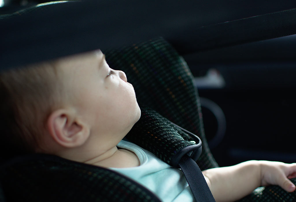 छोटे बच्चों के लिए रियर फेसिंग कार सीट क्यों चुनना चाहिए? 