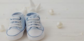 बच्चे जूते पहनना कब शुरू कर सकते हैं