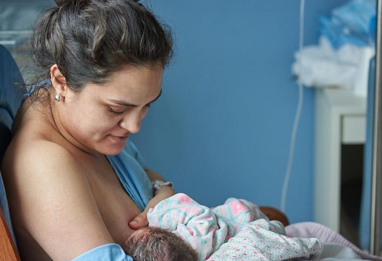 Breastfeeding in the First 24 Hours - Benefits and Tips