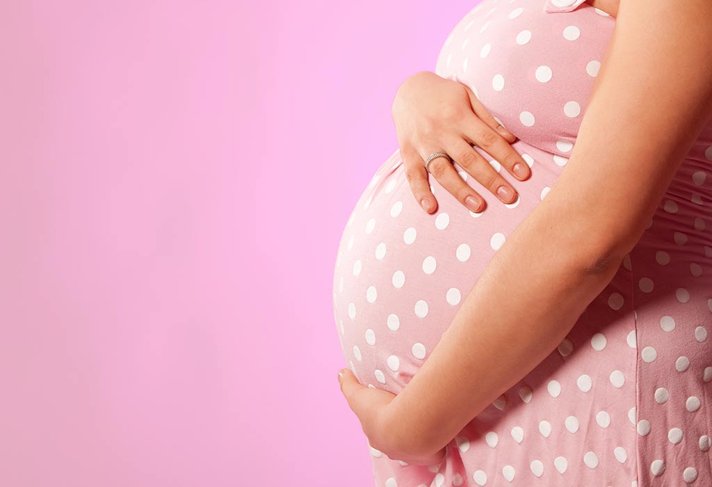 Uma barriga de grávida às 35 Semanas