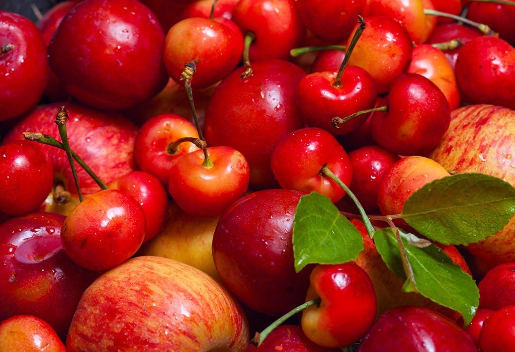Cherry-Apple puree With Yogurt