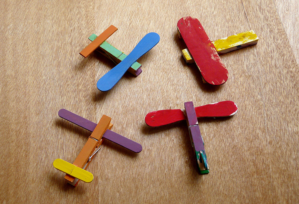 8 Quick and Easy Airplane Crafts Ideas for Preschoolers & Kids