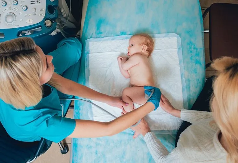Baby Hip Dysplasia - Causes, Signs, Diagnosis & Treatment