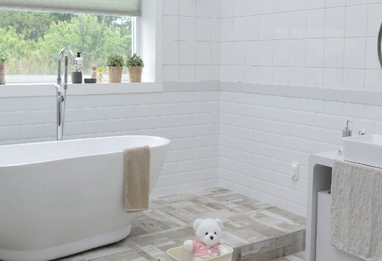 5 Easy Hacks for a Super Chic Bathroom