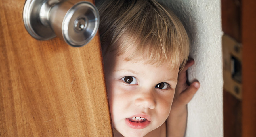 5 Hilarious Things That Happen To a Baby When Mom Goes to The Bathroom!
