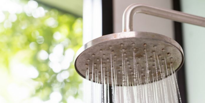 Hot or Cold Showers - Which is More Healthy? (Psst..One Even Helps with Weight Loss)