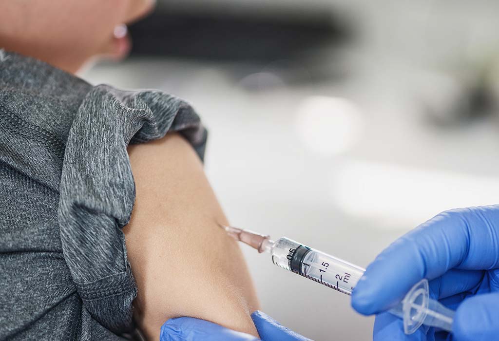 क्या होगा यदि आप वैक्सीन लगवाना मिस कर देती हैं?