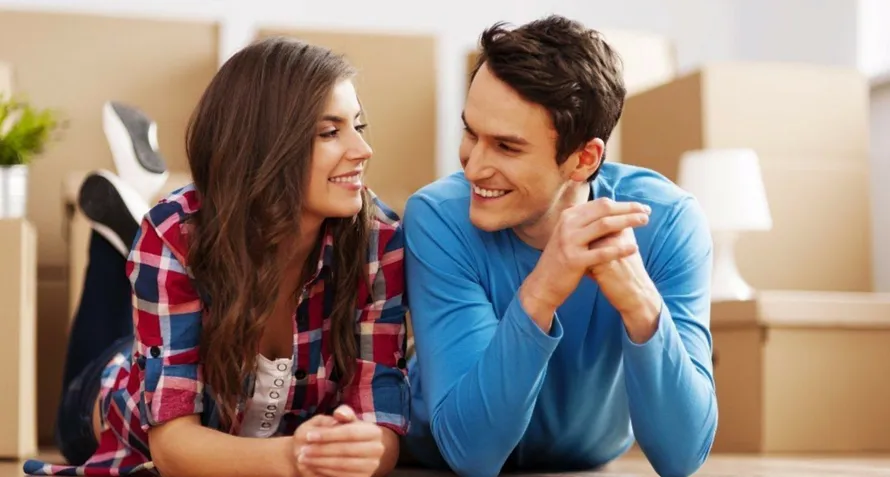 You Know You’re a Happy Couple If You Discuss These 5 Things at Home
