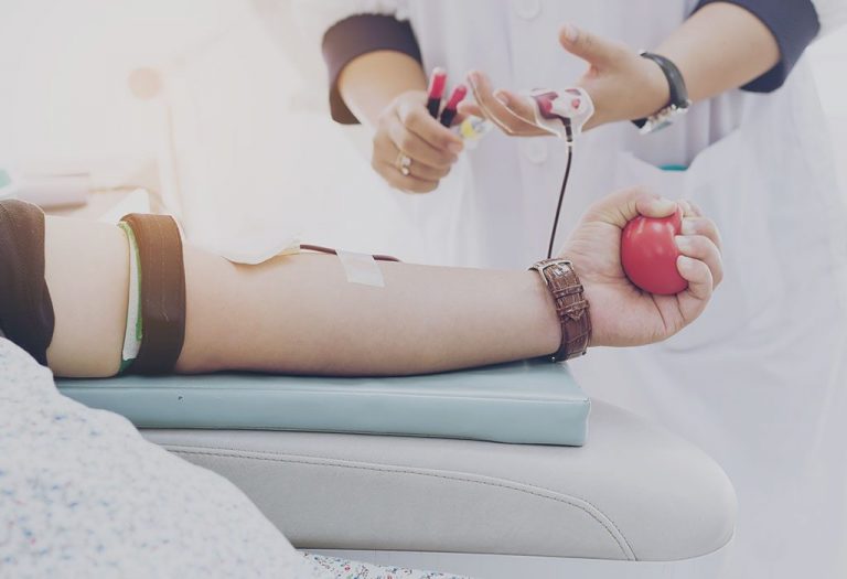 Can You Donate Blood While Breastfeeding? Rules, Risks & Advice