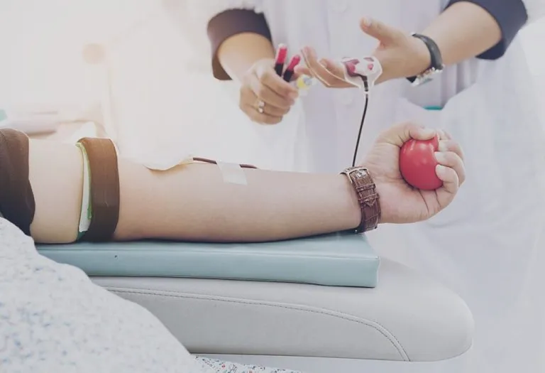 Can You Donate Blood While Breastfeeding? Rules, Risks & Advice