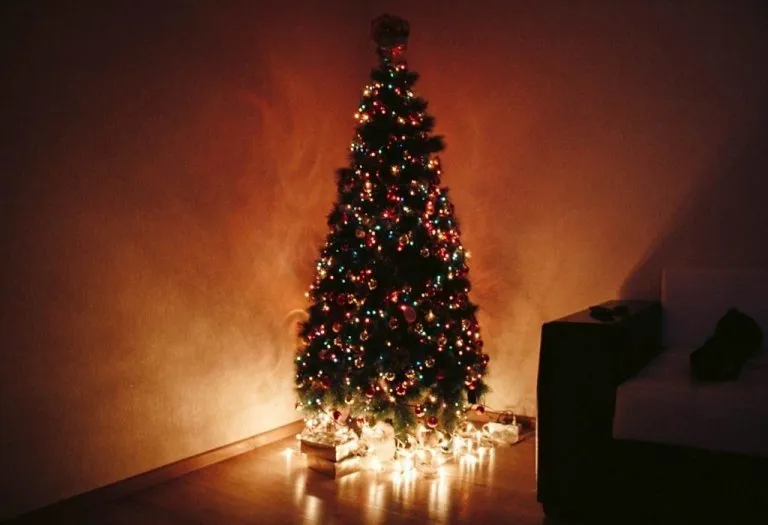 30 Unique Christmas Tree Decoration Themes