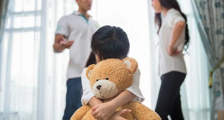 10 Negative Effects of Parents Fighting in Front of Children