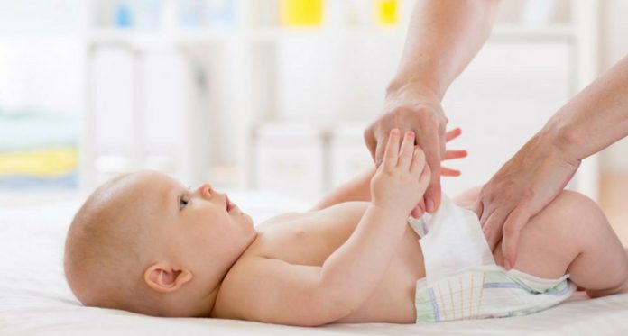 diaper changing mistakes that are causing diaper rash in your baby
