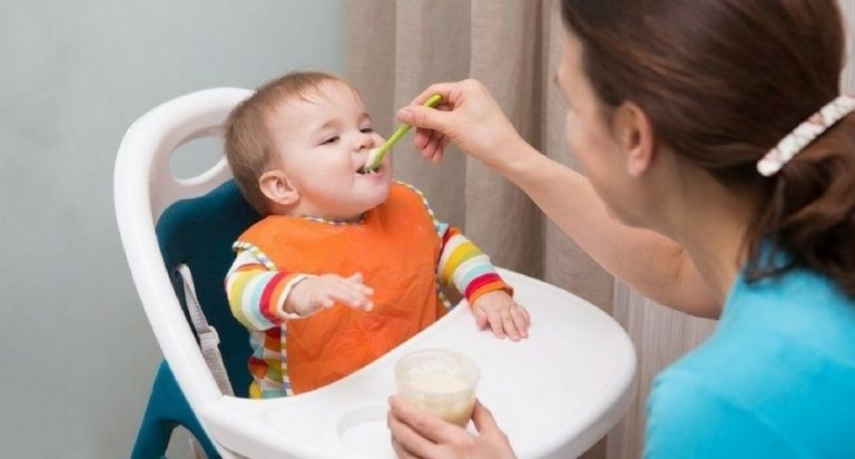 Paediatricians Share 9 Baby Feeding Mistakes Many Parents Make, & How To Avoid Them