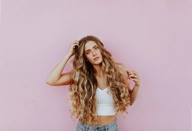 Goodbye, Snowflakes in Hair! Cure Monsoon Dandruff Now