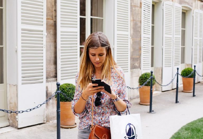 Top Mobile Fashion Apps for Women on the Go