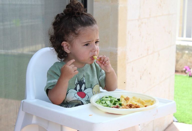 Independent Eating in Young Children