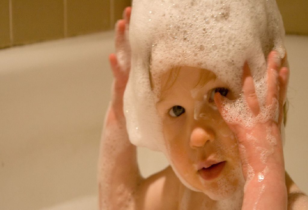 Pregnant & New Moms – Avoid These 4 Ingredients In Your Shampoo!