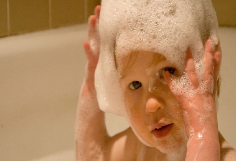 Pregnant & New Moms - Avoid These 4 Ingredients In Your Shampoo!