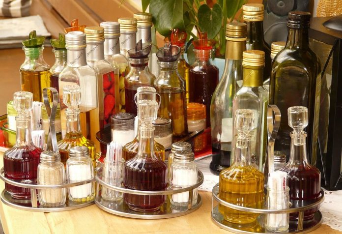 vinegar to your rescue for 4 household needs