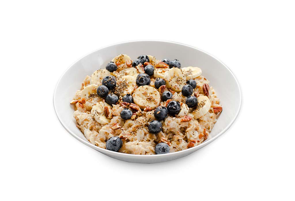 Oatmeal with Flaxseeds and Berries