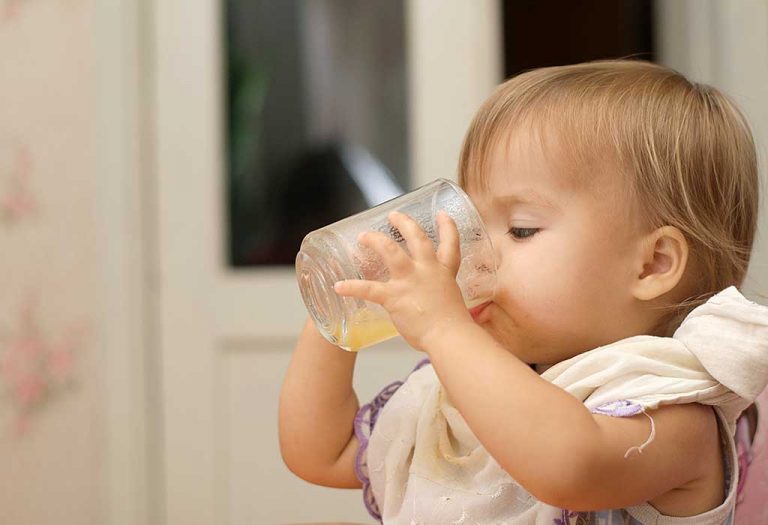 6 Unhealthy Drinks Babies Shouldn’t Have – Give Them These Drinks Instead!