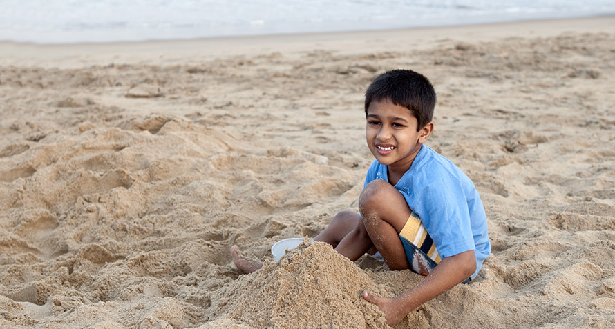 Kids in store a sand