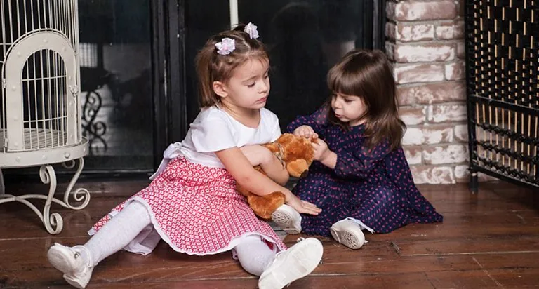 Here's What to Do When Your Child Isn't Playing Well With Others