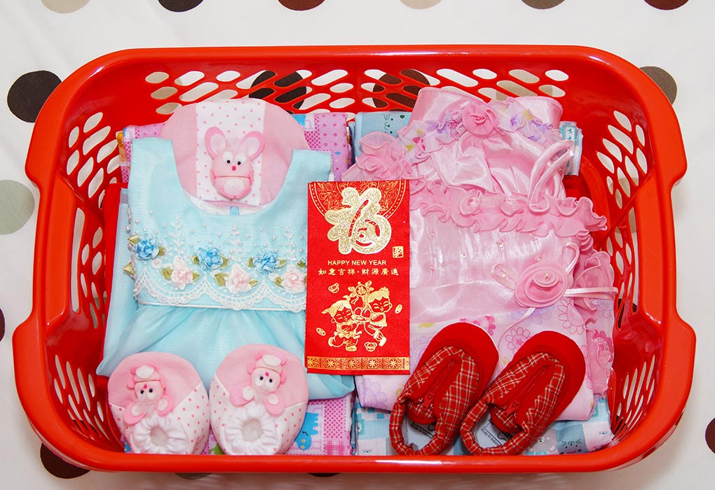 Twin baby girl outlet gifts