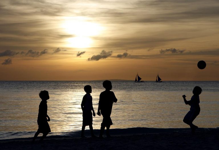 10 Amazing Beach Games & Activities for Children