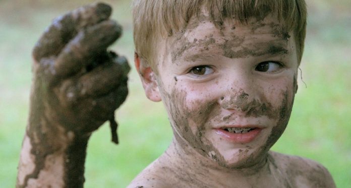 Experts Find Dirt is Actually Good For Kids
